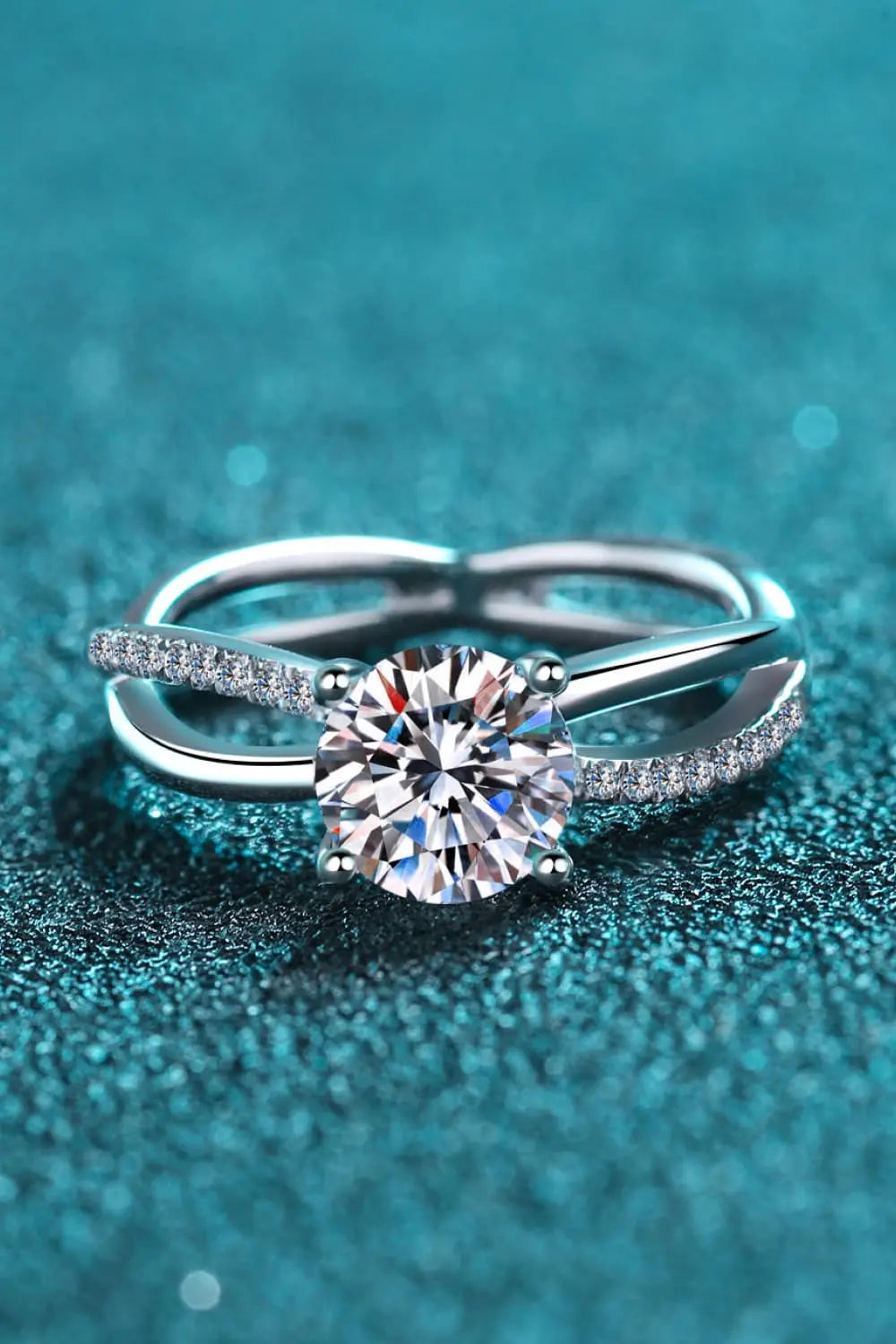 1 Carat Moissanite Crisscross Split Shank Ring - SmileBen