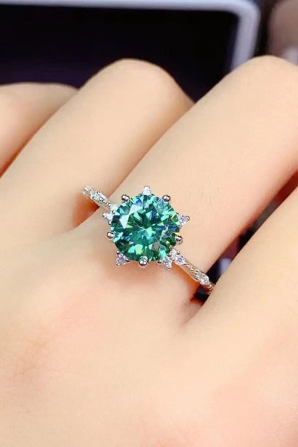 All Eyes On Me 1 Carat Moissanite Platinum-Plated Ring - SmileBen