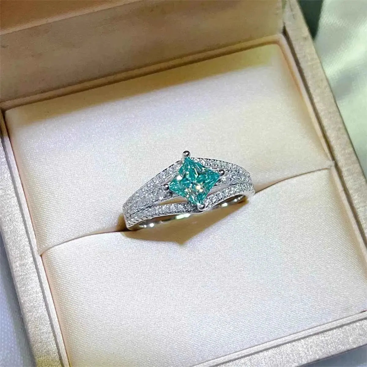 1 Carat Moissanite 925 Sterling Silver Ring