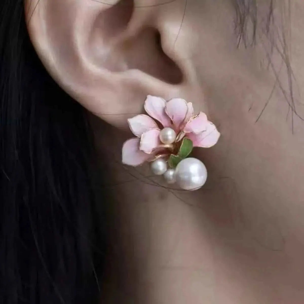 Flower Pearl Stud Earrings