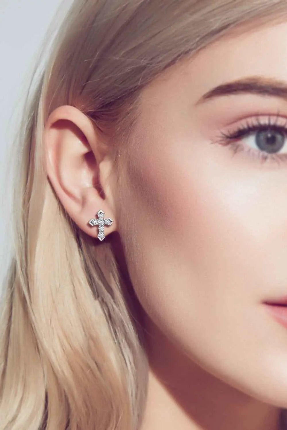 Moissanite Cross Stud Earrings - SmileBen