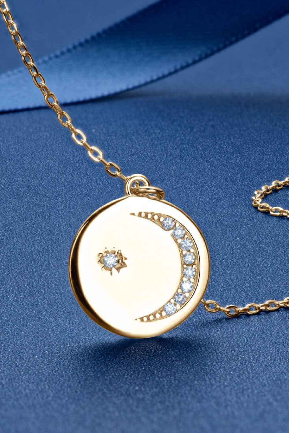 Moissanite Round Pendant Necklace - SmileBen